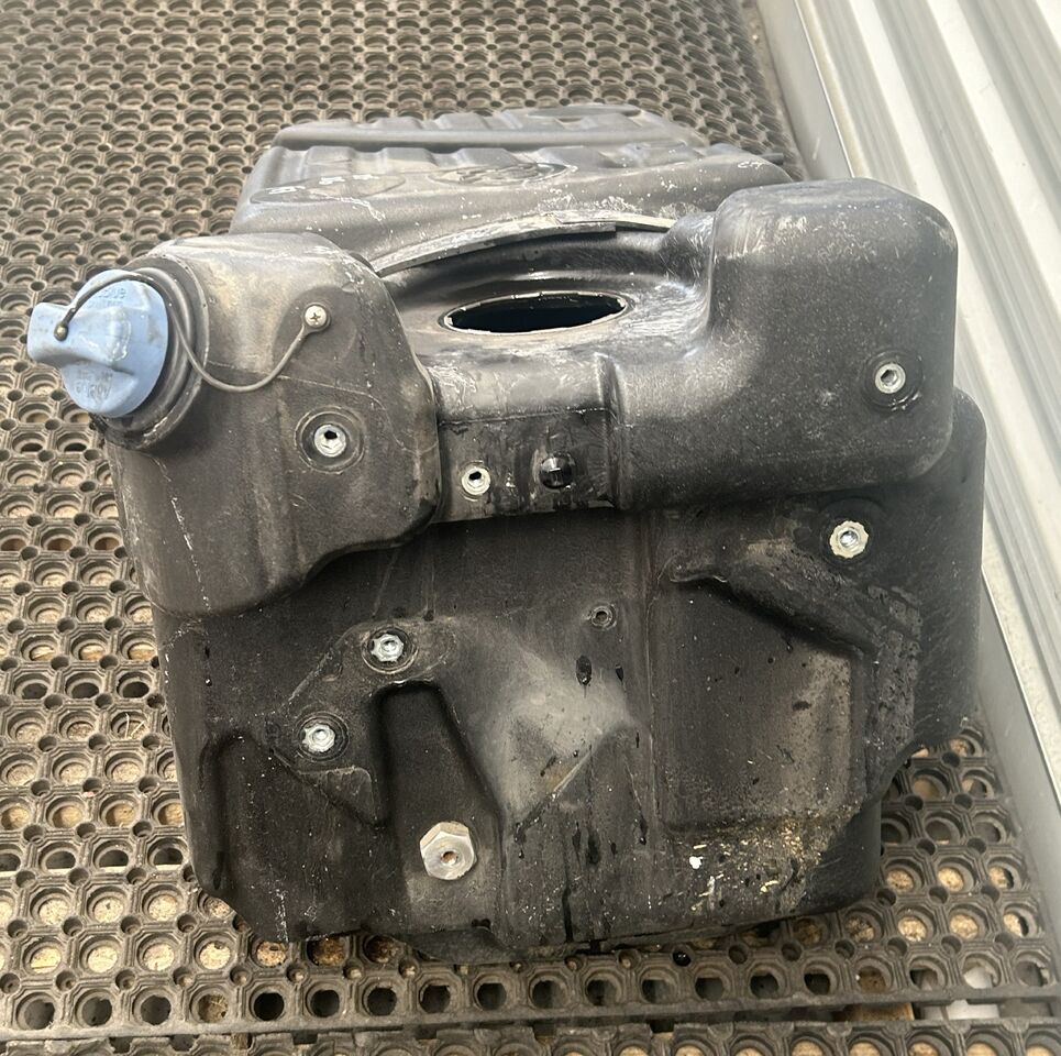 DAF XF 106 G2 / XG ADBLUE FLUID TANK 85L - Бак для AdBlue: фото 3 DAF XF 106 G2 / XG ADBLUE FLUID TANK 85L - Бак для AdBlue: фото 3