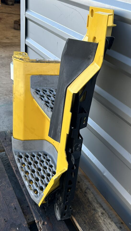 DAF XF 106 G2 / XG RIGHT FOOT STEP - Боковая подножка для Грузовиков: фото 3 DAF XF 106 G2 / XG RIGHT FOOT STEP - Боковая подножка для Грузовиков: фото 3