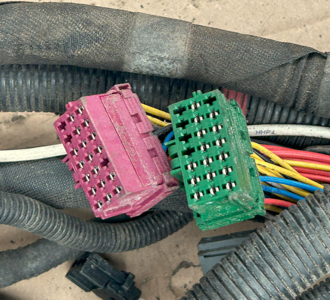DAF XF 106 TRAILER SOCKET ELECTRICAL HARNESS - Кабели/ Провода: фото 3 DAF XF 106 TRAILER SOCKET ELECTRICAL HARNESS - Кабели/ Провода: фото 3