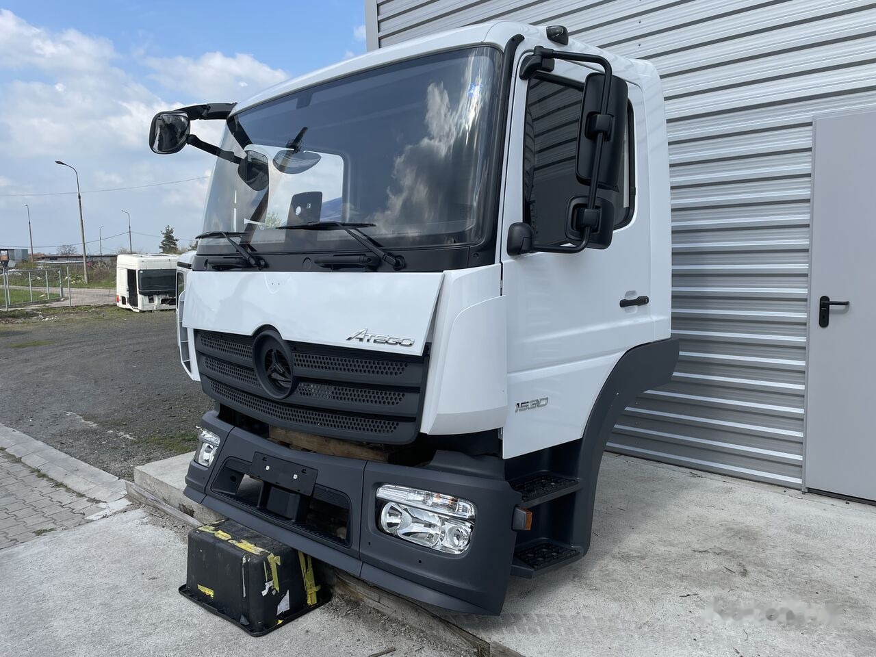 FRONT BUMPER COMPLETE EXTRA COST 700EU Mercedes-Benz ATEGO S-cab ClassicSpace, 2.30 m 2023 Mercedes-Benz ATEGO truck - Кабина для Грузовиков: фото 4 FRONT BUMPER COMPLETE EXTRA COST 700EU Mercedes-Benz ATEGO S-cab ClassicSpace, 2.30 m 2023 Mercedes-Benz ATEGO truck - Кабина для Грузовиков: фото 4