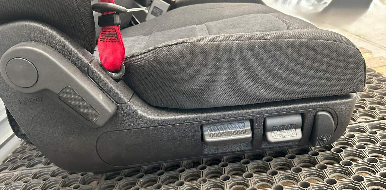 IVECO NEW SET OF SEATS IVECO S-WAY - Сиденье: фото 5 IVECO NEW SET OF SEATS IVECO S-WAY - Сиденье: фото 5