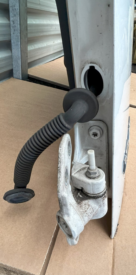 MERCEDES ACTROS MP4 DOOR LEFT WITH MIRROR - Дверь и запчасти: фото 3 MERCEDES ACTROS MP4 DOOR LEFT WITH MIRROR - Дверь и запчасти: фото 3