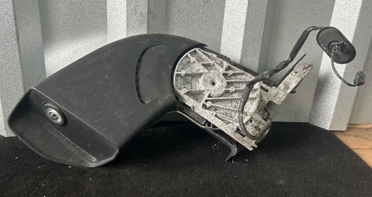MERCEDES-BENZ ACTROS MP5 RIGHT MIRROR CAMERA - Зеркало заднего вида: фото 1 MERCEDES-BENZ ACTROS MP5 RIGHT MIRROR CAMERA - Зеркало заднего вида: фото 1
