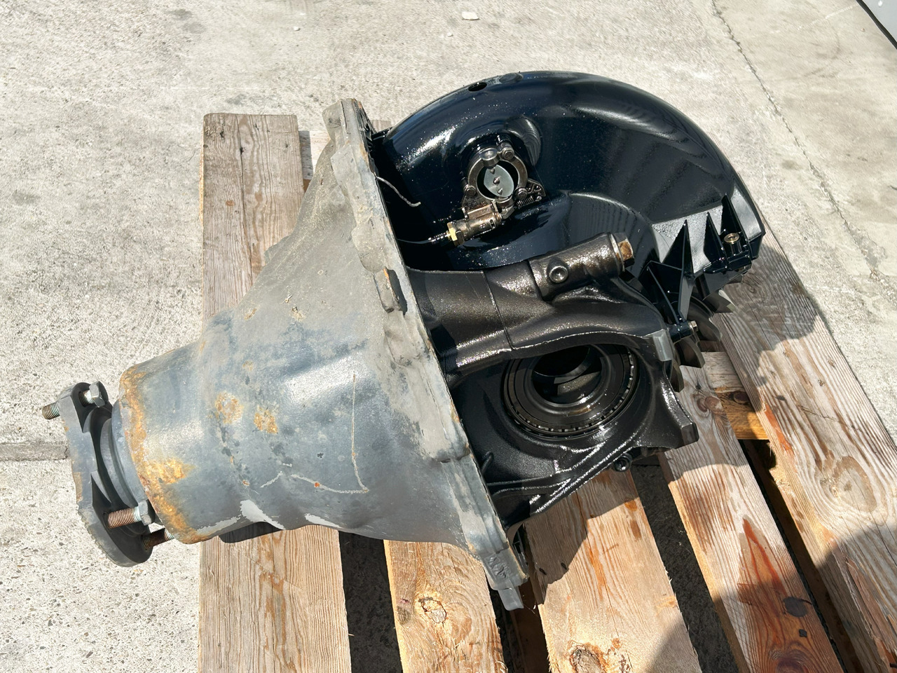 MERCEDES-BENZ DIFFERENTIAL WITH THROTTLE ACTROS MP4 R440-13 2,533 - Задняя ось для Грузовиков: фото 1 MERCEDES-BENZ DIFFERENTIAL WITH THROTTLE ACTROS MP4 R440-13 2,533 - Задняя ось для Грузовиков: фото 1