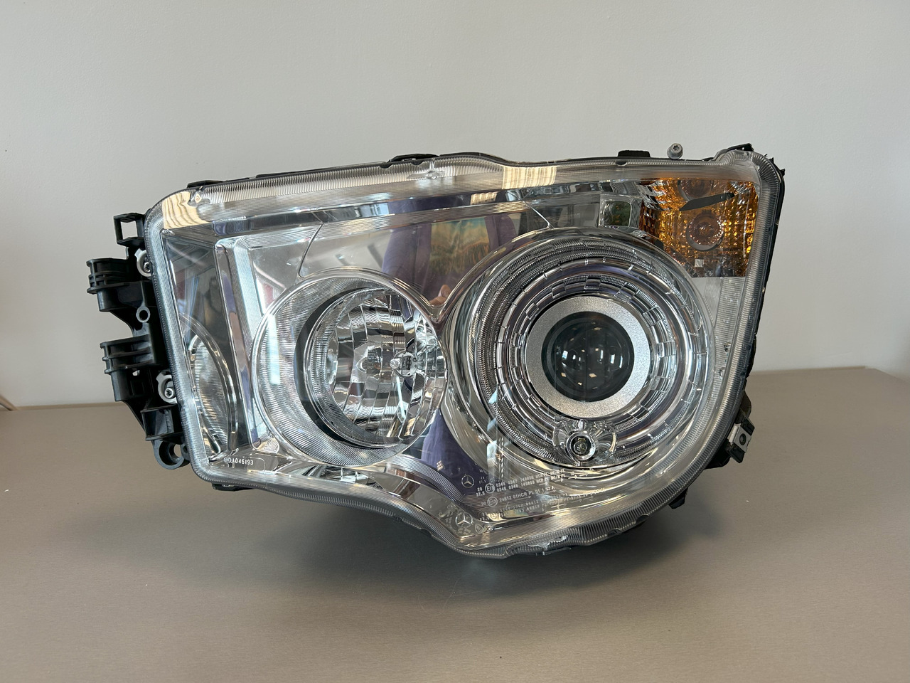 MERCEDES-BENZ brand new original OEM Mercedes-Benz headlight LEFT BI-XENON MP4, MP5 - Передняя фара: фото 1 MERCEDES-BENZ brand new original OEM Mercedes-Benz headlight LEFT BI-XENON MP4, MP5 - Передняя фара: фото 1