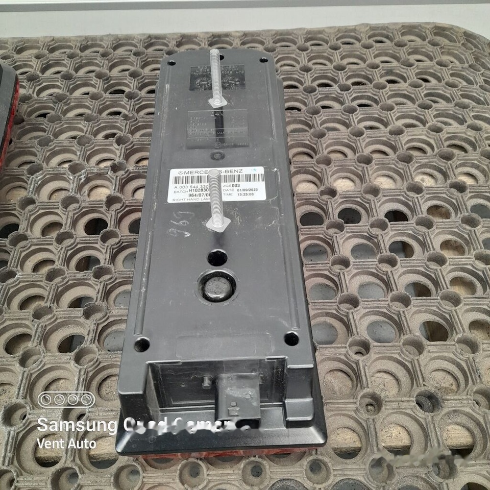 Mercedes-Benz ACTROS MP5 A0035443303 - Задний фонарь для Грузовиков: фото 4 Mercedes-Benz ACTROS MP5 A0035443303 - Задний фонарь для Грузовиков: фото 4