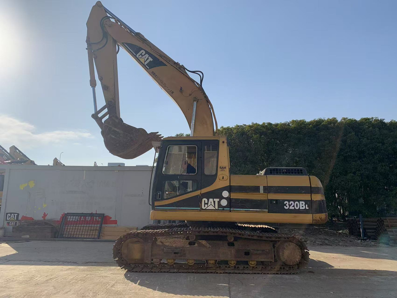 CATERPILLAR Crawler Excavator CAT 320B, 320BL Original Japanese Excavator - Гусеничный экскаватор: фото 1 CATERPILLAR Crawler Excavator CAT 320B, 320BL Original Japanese Excavator - Гусеничный экскаватор: фото 1