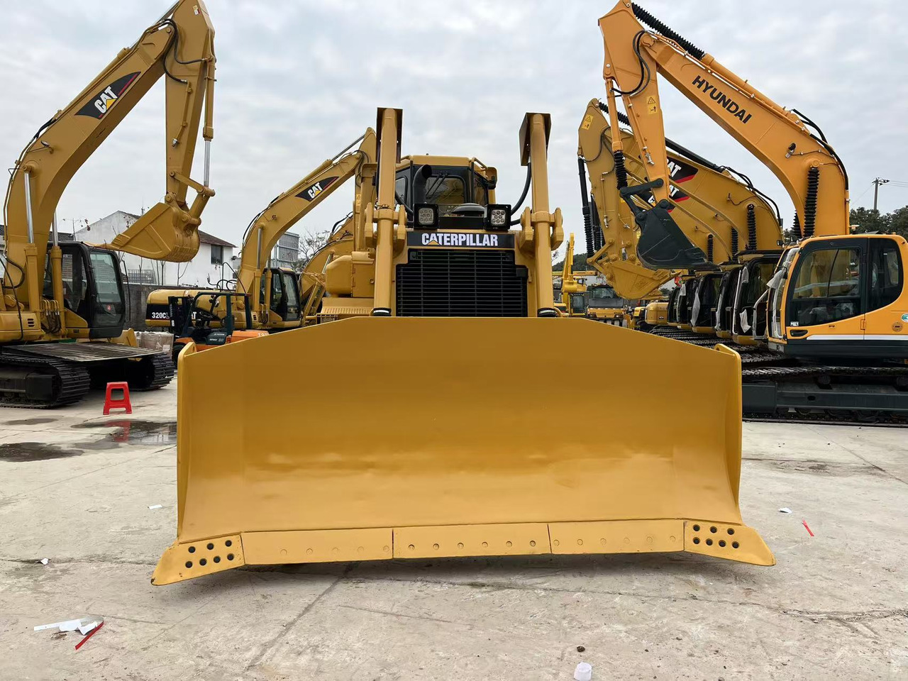 CATERPILLAR Used Bulldozer CAT D8R for Mining & Construction Projects - Бульдозер: фото 2 CATERPILLAR Used Bulldozer CAT D8R for Mining & Construction Projects - Бульдозер: фото 2