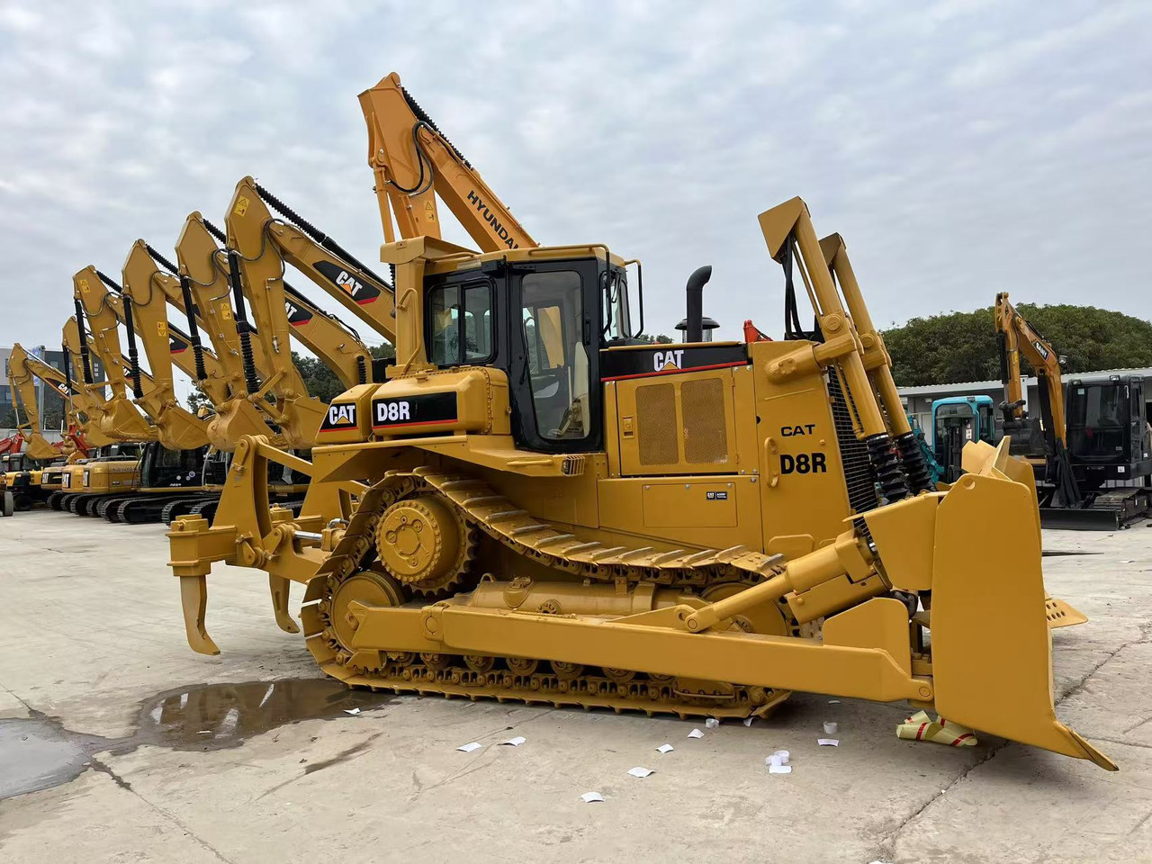 CATERPILLAR Used Bulldozer CAT D8R for Mining & Construction Projects - Бульдозер: фото 1 CATERPILLAR Used Bulldozer CAT D8R for Mining & Construction Projects - Бульдозер: фото 1