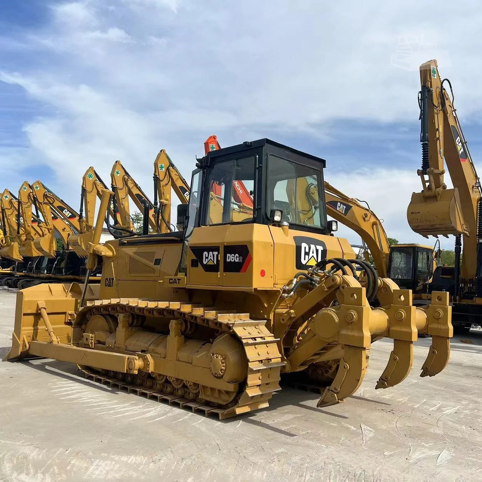 Caterpillar Tracked Tractor Secondhand CAT D6G, D6D Crawler Bulldozer - Бульдозер: фото 1 Caterpillar Tracked Tractor Secondhand CAT D6G, D6D Crawler Bulldozer - Бульдозер: фото 1