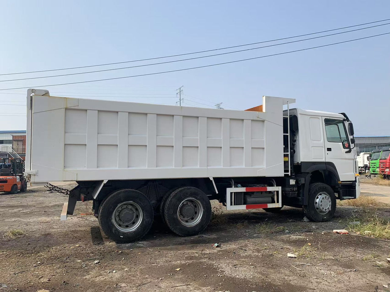 Howo Secondhand Commercial Vehicle 10-wheels HOWO Dumper Truck 6x4 Left Hand Drive Tipper Truck - Самосвал: фото 2 Howo Secondhand Commercial Vehicle 10-wheels HOWO Dumper Truck 6x4 Left Hand Drive Tipper Truck - Самосвал: фото 2