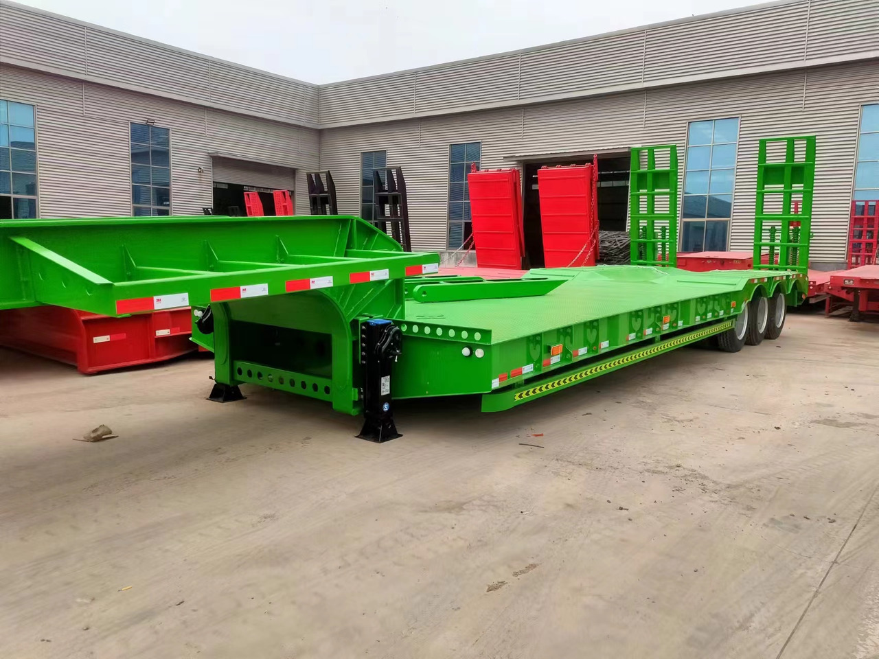 Lowbed Semi-trailer 3Axle/4Axle/5Axle/6Axle/7Axle/8Axle Heavy-Duty Lowbed Semi-trailer - Низкорамный полуприцеп: фото 1 Lowbed Semi-trailer 3Axle/4Axle/5Axle/6Axle/7Axle/8Axle Heavy-Duty Lowbed Semi-trailer - Низкорамный полуприцеп: фото 1