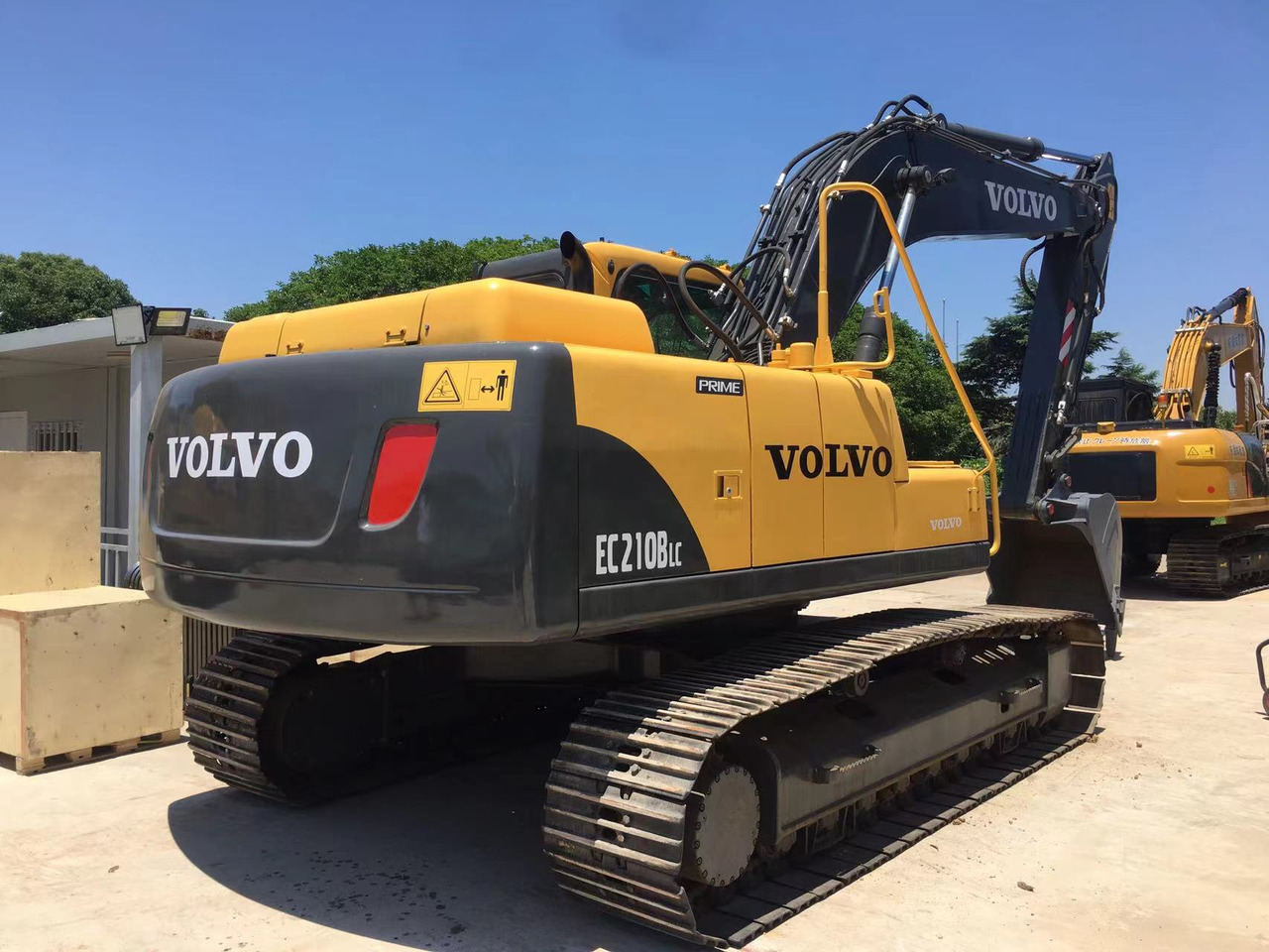 VOLVO Used Volvo EC210LC Crawler Excavator - DEPENDABLE POWER, LOW OWNERSHIP COST - Гусеничный экскаватор: фото 1 VOLVO Used Volvo EC210LC Crawler Excavator - DEPENDABLE POWER, LOW OWNERSHIP COST - Гусеничный экскаватор: фото 1