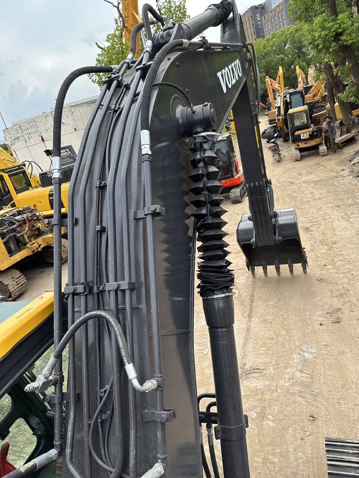 Volvo Used Excavator for Sale Volvo EC210 | Reliable 21-Ton Construction Machine - Гусеничный экскаватор: фото 3 Volvo Used Excavator for Sale Volvo EC210 | Reliable 21-Ton Construction Machine - Гусеничный экскаватор: фото 3