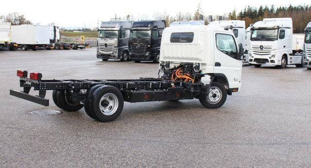 FUSO Canter 4C15E - Грузовик-шасси: фото 2 FUSO Canter 4C15E - Грузовик-шасси: фото 2