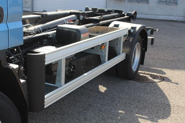 FUSO eCanter 9C18E - Крюковой мультилифт: фото 3 FUSO eCanter 9C18E - Крюковой мультилифт: фото 3