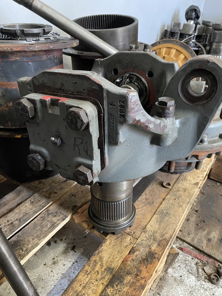 LIEBHERR A900C - Поворотный кулак для Колёсных экскаваторов: фото 2 LIEBHERR A900C - Поворотный кулак для Колёсных экскаваторов: фото 2