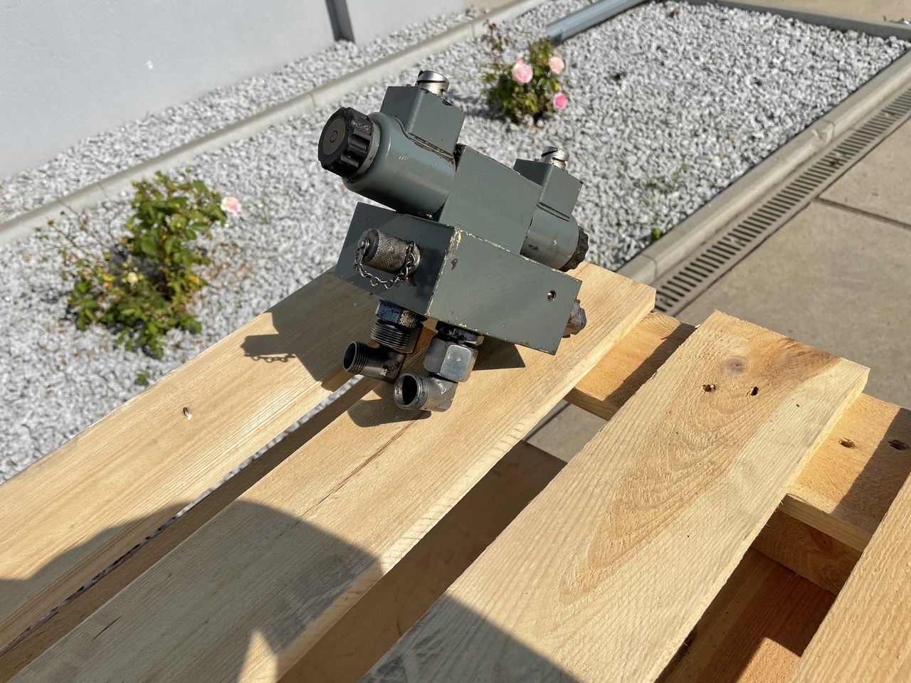 LIEBHERR R906 - Гидравлический клапан: фото 1 LIEBHERR R906 - Гидравлический клапан: фото 1