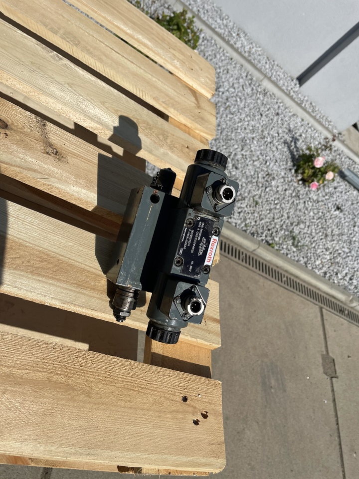 LIEBHERR R906 - Гидравлический клапан: фото 2 LIEBHERR R906 - Гидравлический клапан: фото 2