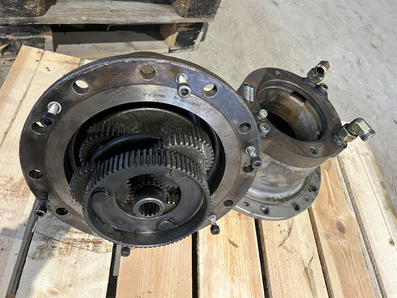 LIEBHERR SAT 225/218 - Поворотный редуктор для Экскаваторов: фото 2 LIEBHERR SAT 225/218 - Поворотный редуктор для Экскаваторов: фото 2