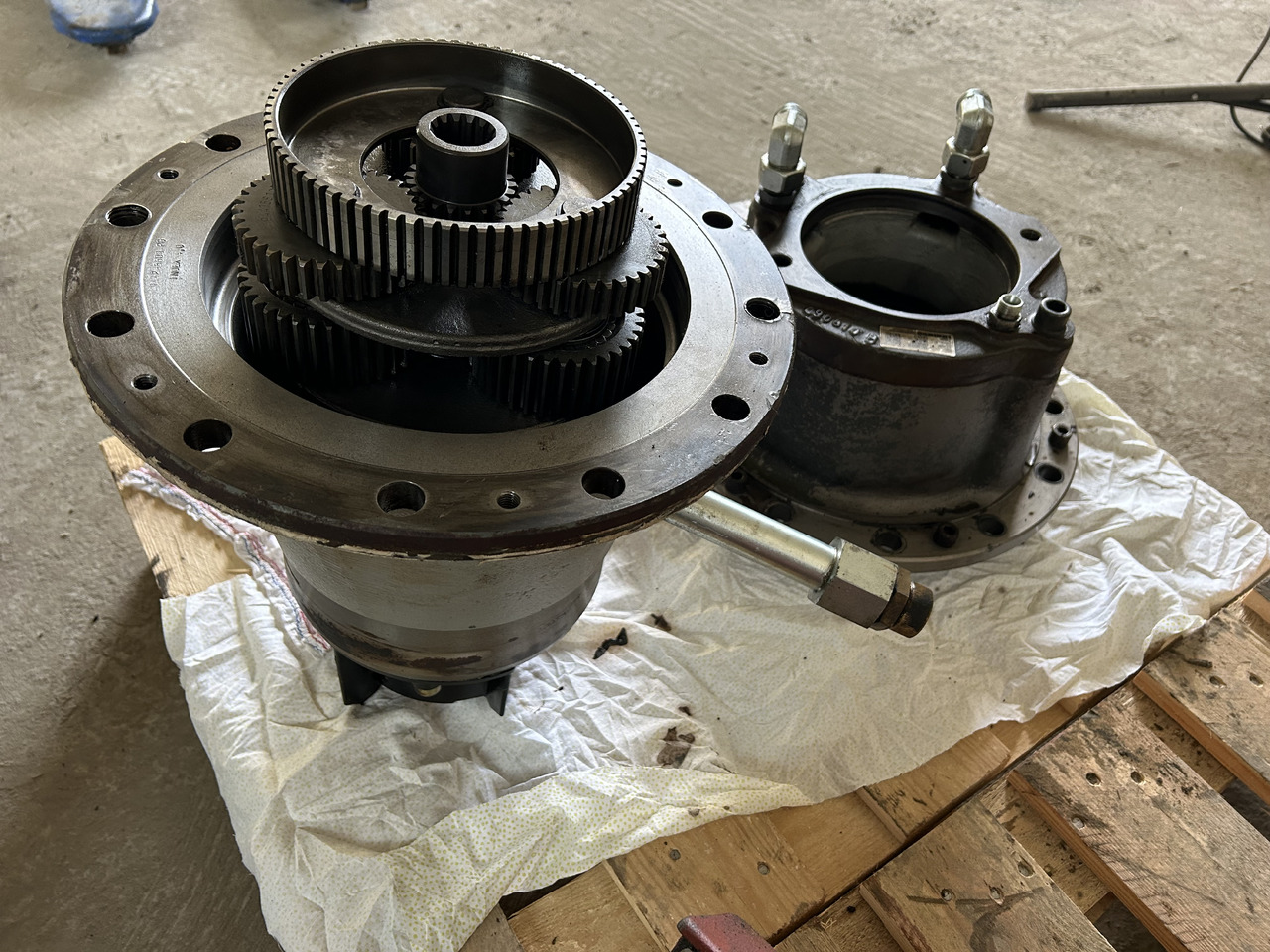 Liebherr SAT 225/218 - Поворотный редуктор для Колёсных экскаваторов: фото 2 Liebherr SAT 225/218 - Поворотный редуктор для Колёсных экскаваторов: фото 2