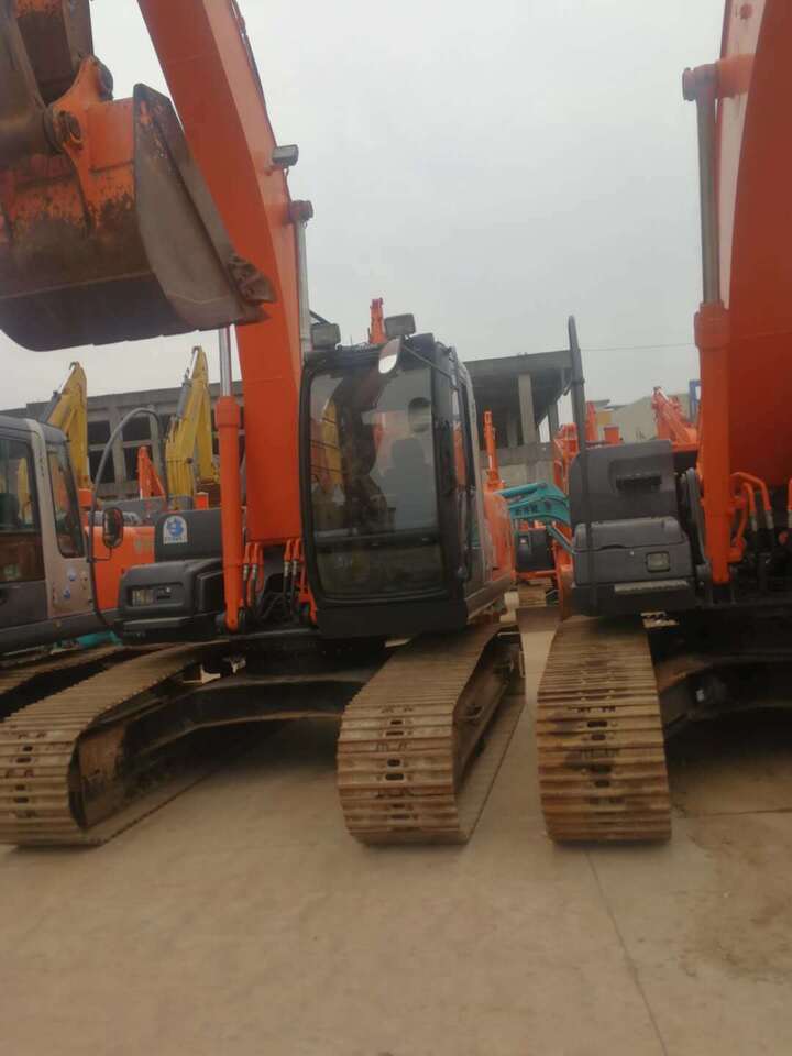 Гусеничный экскаватор Hitachi ZX200: фото 1