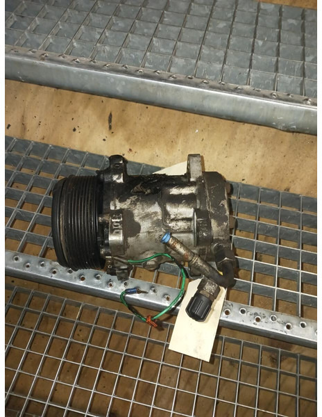 Liebherr Airco Comressor - Компрессор кондиционера: фото 1 Liebherr Airco Comressor - Компрессор кондиционера: фото 1