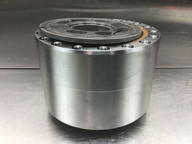 Liebherr Cilinder with Bushing - Двигатель и запчасти: фото 1 Liebherr Cilinder with Bushing - Двигатель и запчасти: фото 1