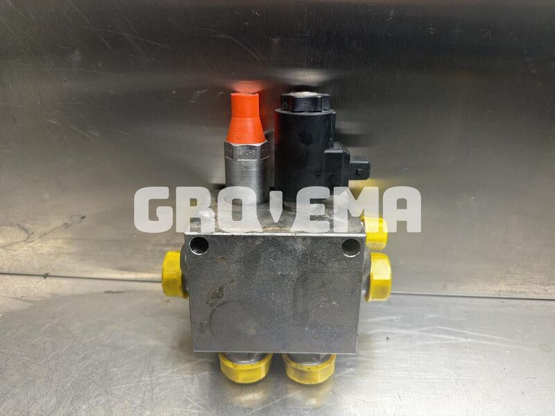 Liebherr Control Block - Головка блока: фото 1 Liebherr Control Block - Головка блока: фото 1