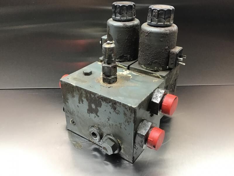 Liebherr Directional Control Valve - Гидравлика: фото 2 Liebherr Directional Control Valve - Гидравлика: фото 2