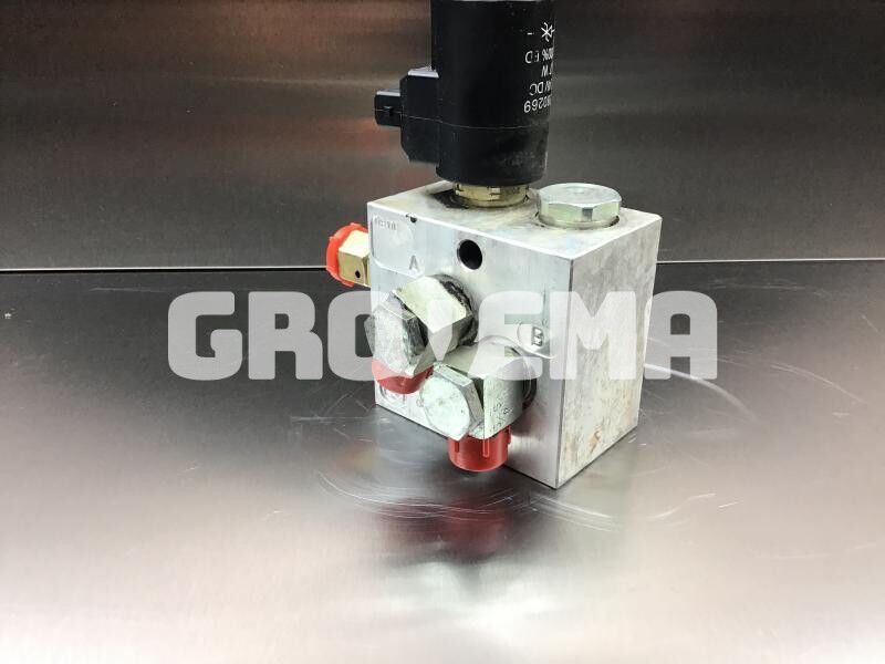 Liebherr Directional Control Valve - Гидравлика: фото 2 Liebherr Directional Control Valve - Гидравлика: фото 2