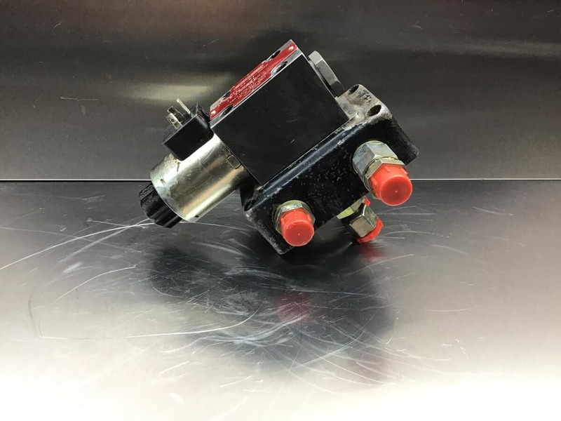 Liebherr Directional Control Valve - Гидравлика: фото 2 Liebherr Directional Control Valve - Гидравлика: фото 2