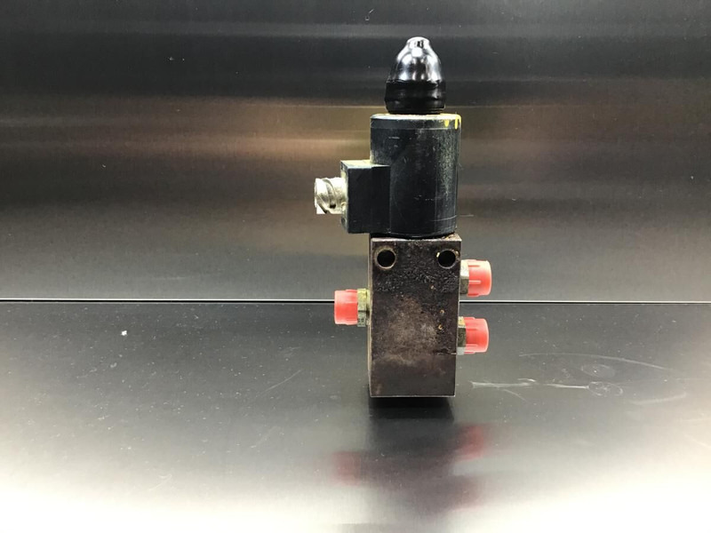 Liebherr Directional Control Valve - Гидравлика: фото 2 Liebherr Directional Control Valve - Гидравлика: фото 2