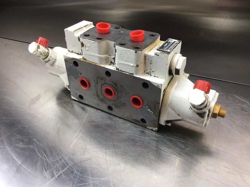 Liebherr Directional Control Valve - Гидравлика: фото 2 Liebherr Directional Control Valve - Гидравлика: фото 2
