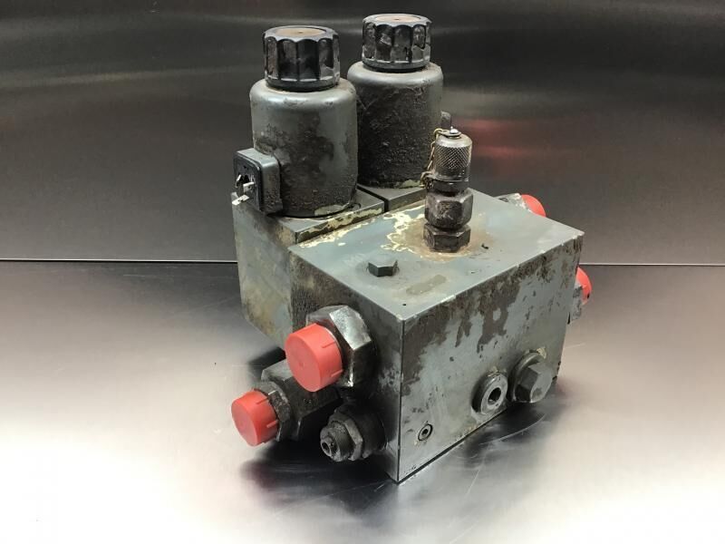 Liebherr Directional Control Valve - Гидравлика: фото 1 Liebherr Directional Control Valve - Гидравлика: фото 1