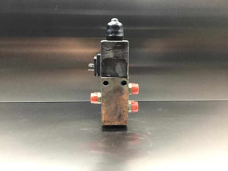 Liebherr Directional Control Valve - Гидравлика: фото 1 Liebherr Directional Control Valve - Гидравлика: фото 1