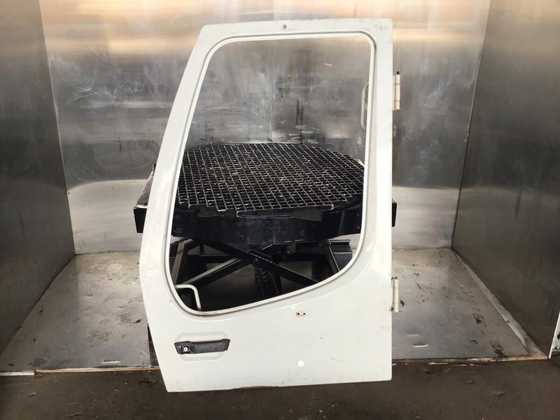 Liebherr Door Frame - Дверь и запчасти: фото 2 Liebherr Door Frame - Дверь и запчасти: фото 2