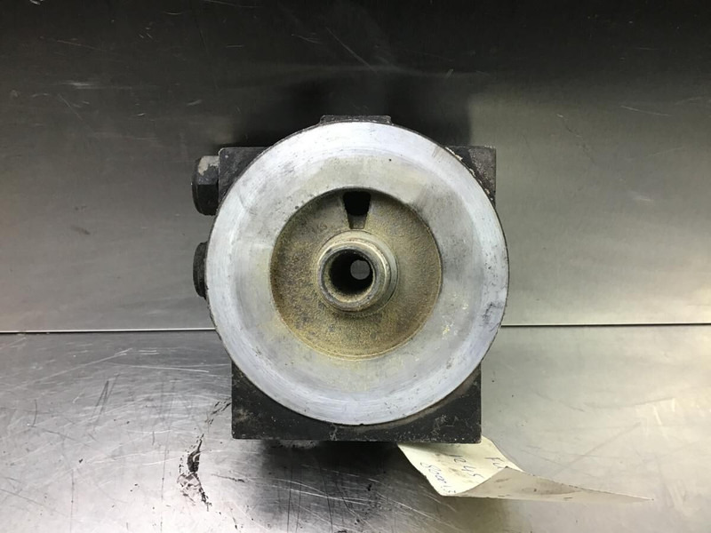 Liebherr Filter Head - Двигатель и запчасти: фото 1 Liebherr Filter Head - Двигатель и запчасти: фото 1