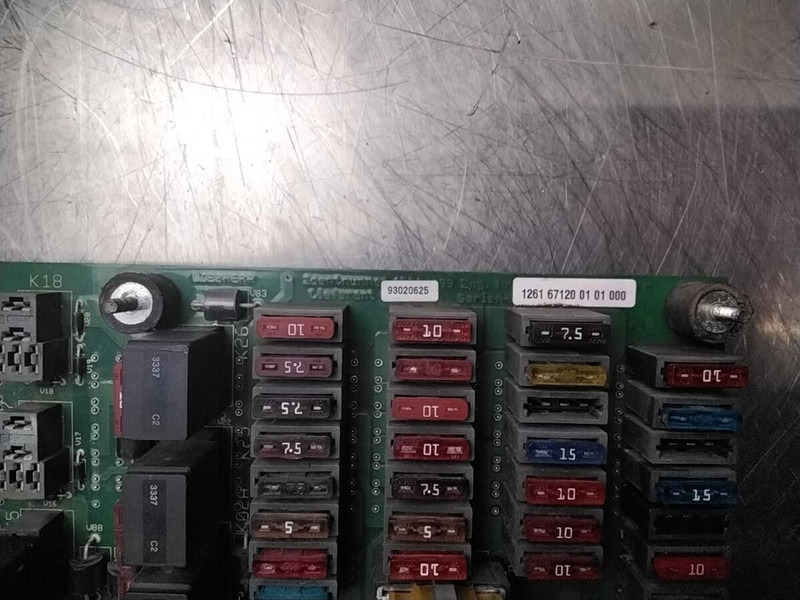 Liebherr Fuse and Relay board - Электрическая система: фото 1 Liebherr Fuse and Relay board - Электрическая система: фото 1