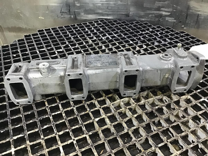 Liebherr Intakepipe - Впускная труба: фото 1 Liebherr Intakepipe - Впускная труба: фото 1