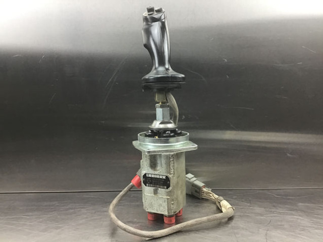Liebherr Joystick Right - Кабина и интерьер: фото 1 Liebherr Joystick Right - Кабина и интерьер: фото 1