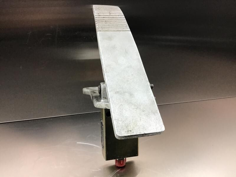 Liebherr Pilot Control Unit - Педаль: фото 1 Liebherr Pilot Control Unit - Педаль: фото 1