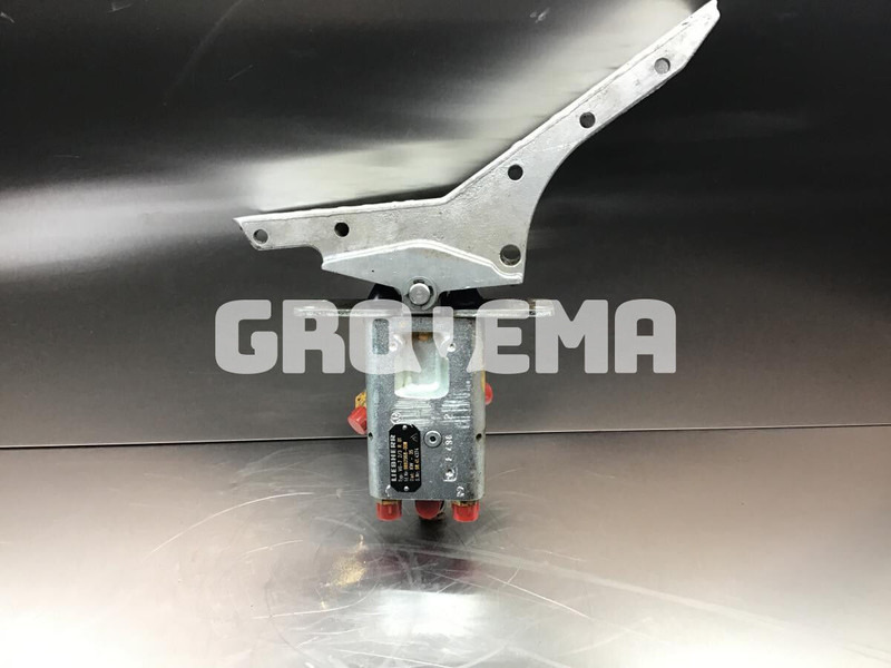 Liebherr Pilot Control Unit - Педаль: фото 1 Liebherr Pilot Control Unit - Педаль: фото 1