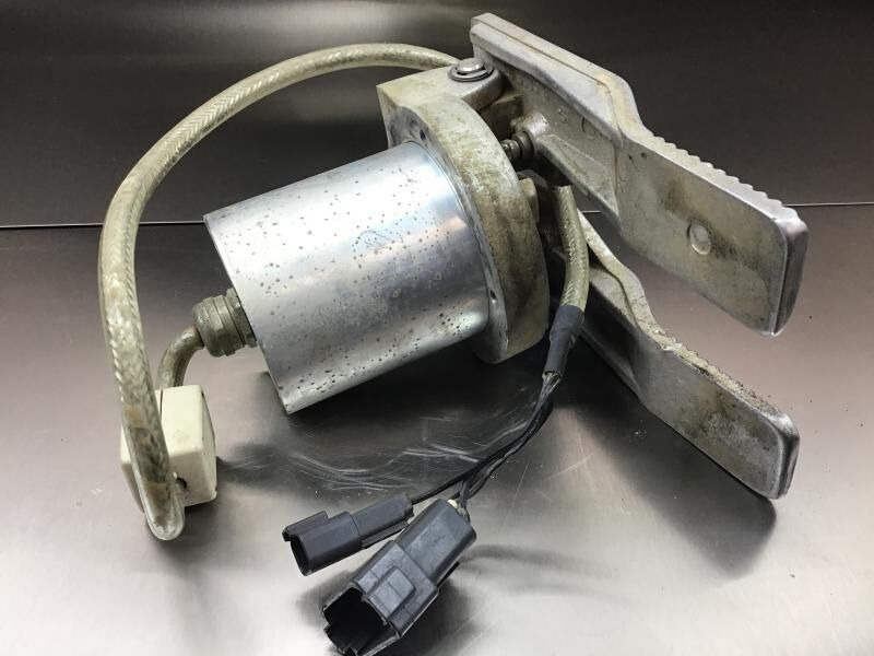 Liebherr Pilot Control Unit - Педаль: фото 2 Liebherr Pilot Control Unit - Педаль: фото 2