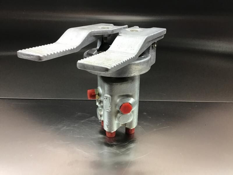 Liebherr Pilot Control Unit - Педаль: фото 1 Liebherr Pilot Control Unit - Педаль: фото 1