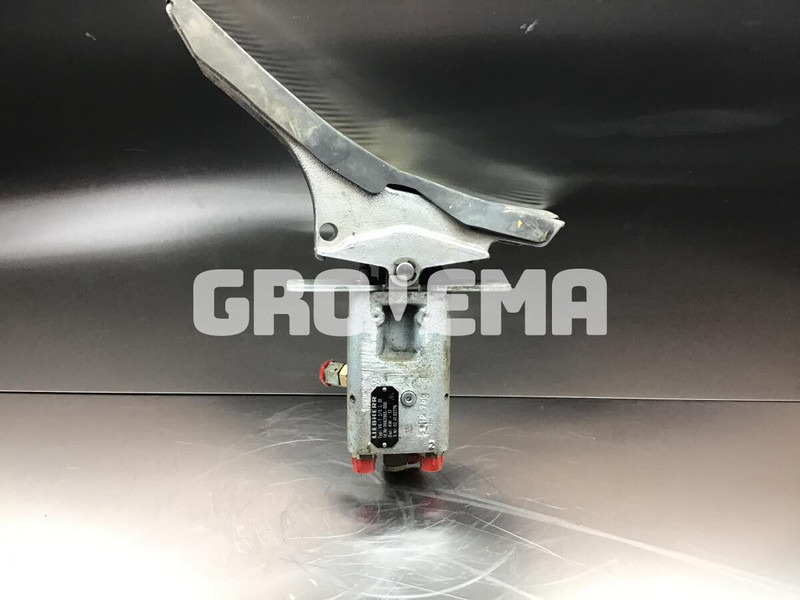 Liebherr Pilot Control Unit - Педаль: фото 1 Liebherr Pilot Control Unit - Педаль: фото 1