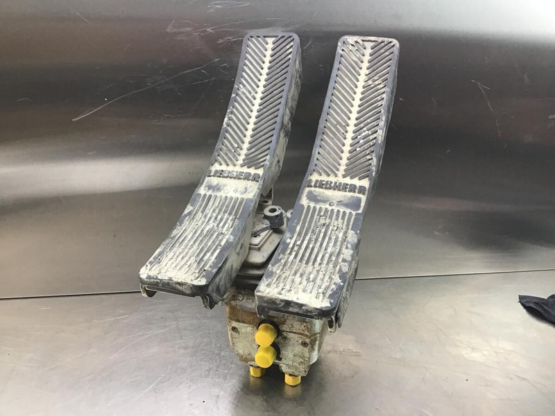 Liebherr Pilot Control Unit - Педаль: фото 1 Liebherr Pilot Control Unit - Педаль: фото 1