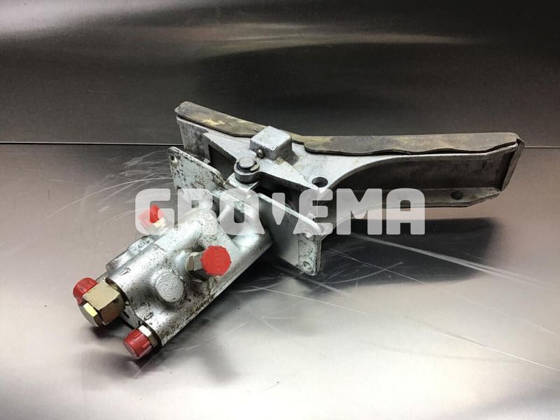 Liebherr Pilot Control Unit - Педаль: фото 2 Liebherr Pilot Control Unit - Педаль: фото 2