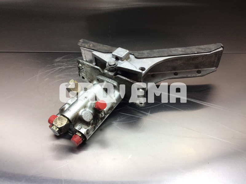 Liebherr Pilot Control Unit - Педаль: фото 2 Liebherr Pilot Control Unit - Педаль: фото 2