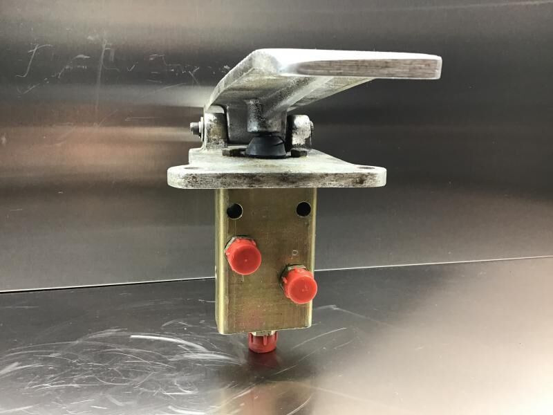 Liebherr Pilot Control Unit - Педаль: фото 2 Liebherr Pilot Control Unit - Педаль: фото 2